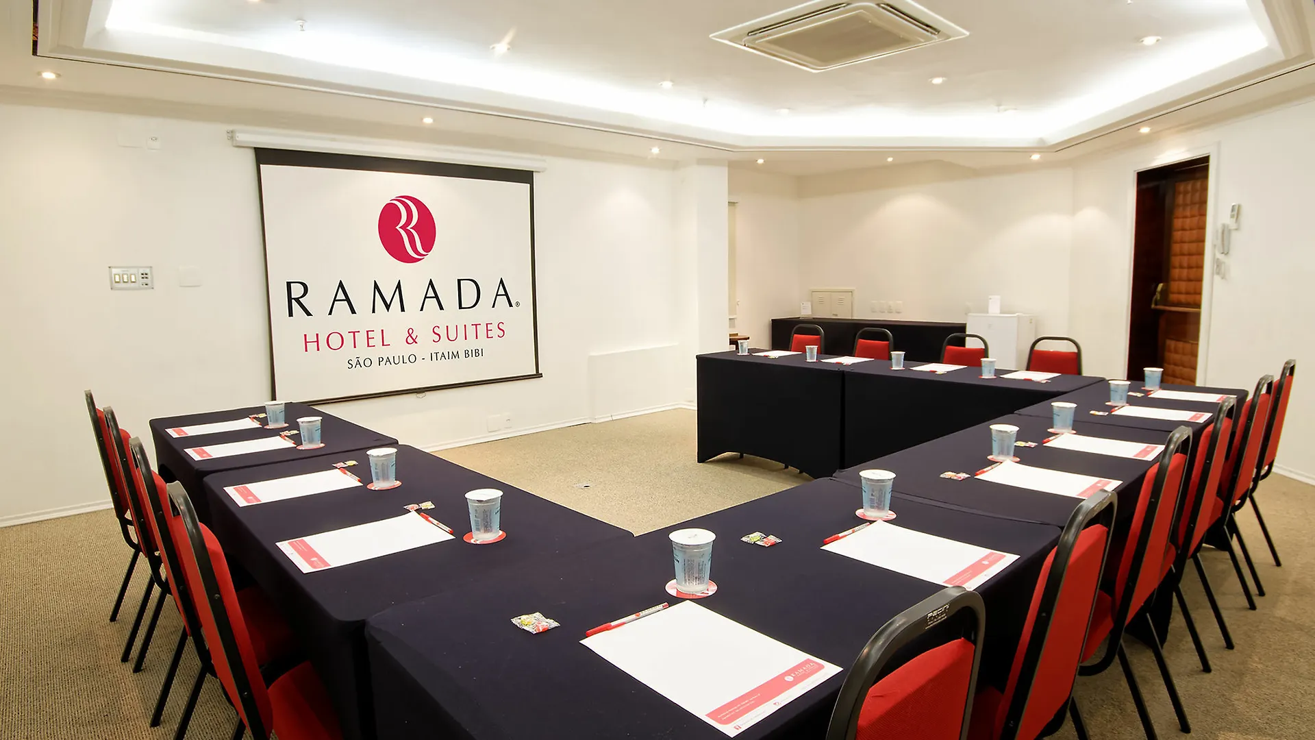 Ramada Suites Sao Paulo Itaim Bibi 4*,  Brazília